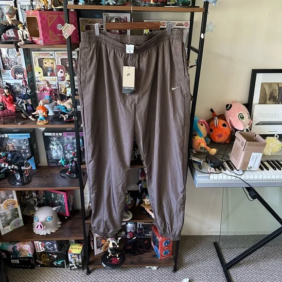 Nike Sportswear Essential Women's Mid-Rise Oversized Woven Joggers Size XL NTW - Picture 2 of 9